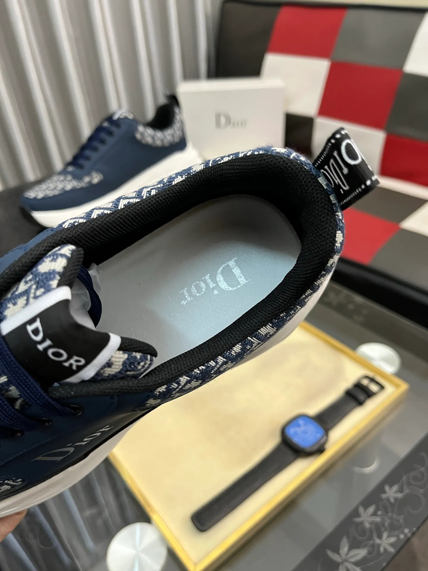 Ex-factory price: 438⌚️⌚️[Dior] Dior’s new men’s genuine leather casual shoes, the highest version on the market, any comparison is welcome🆚! The original leather has excellent texture and is super high-end! Fetal sheep net lining imported from Italy, removable pad! Luxurious materials and fine workmanship, highly recommended! Code number: 38-443️⃣Colors available